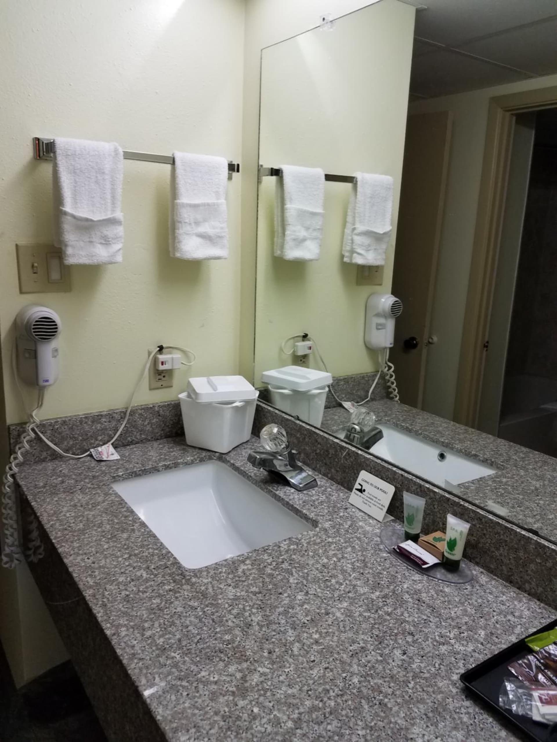 Discovery Inn & Suites