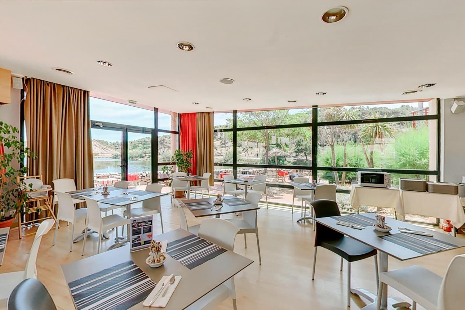 Hôtel Le Phoebus Garden & Spa