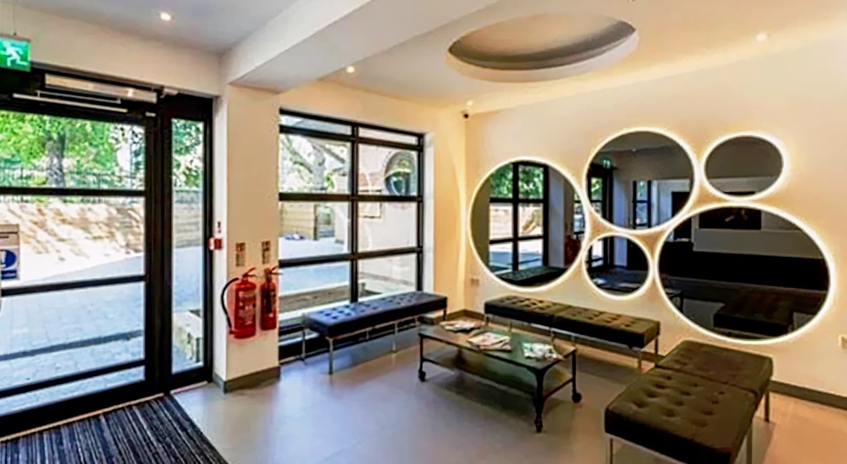 Pelican London Hotel & Residence