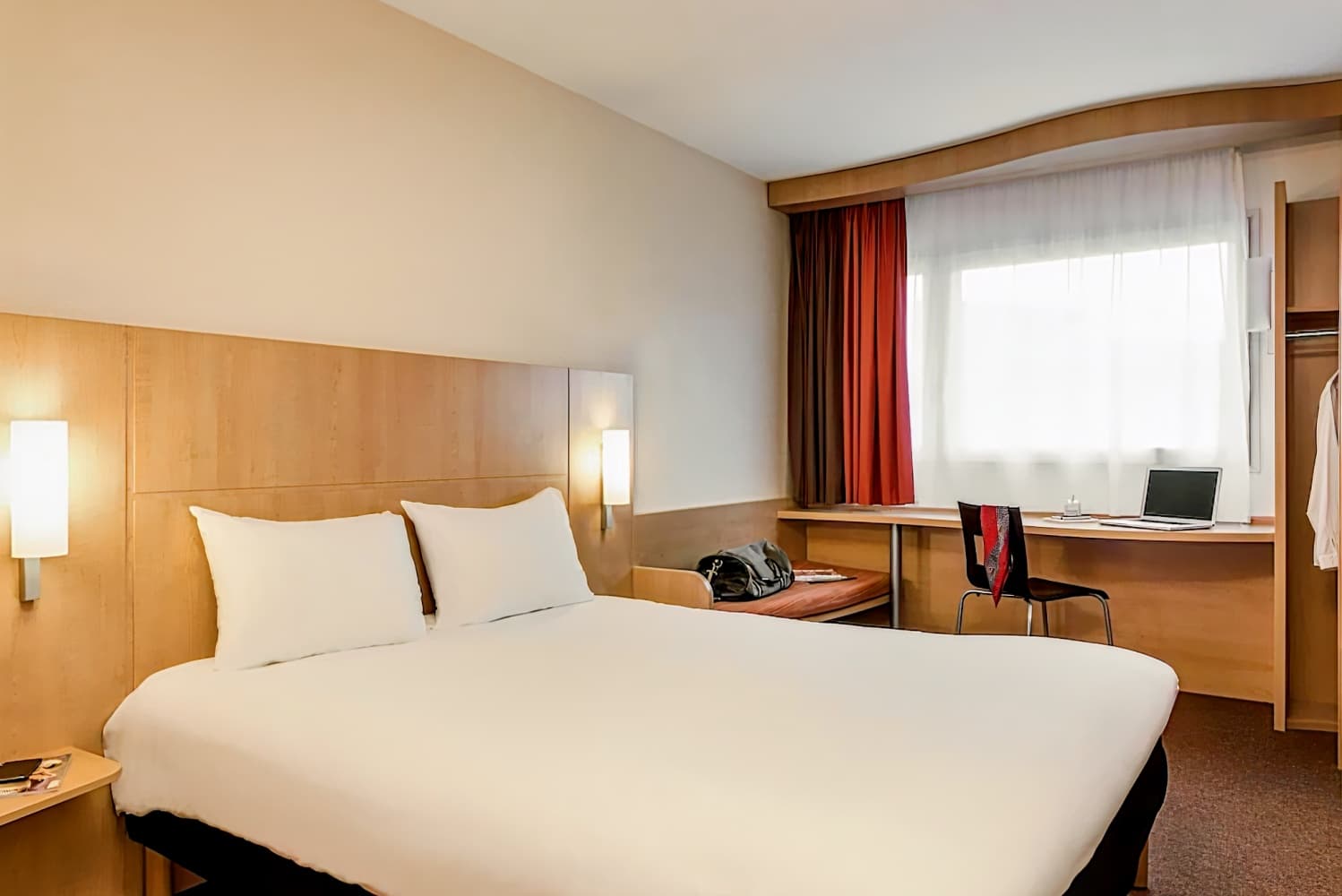 ibis Paris Pantin Église