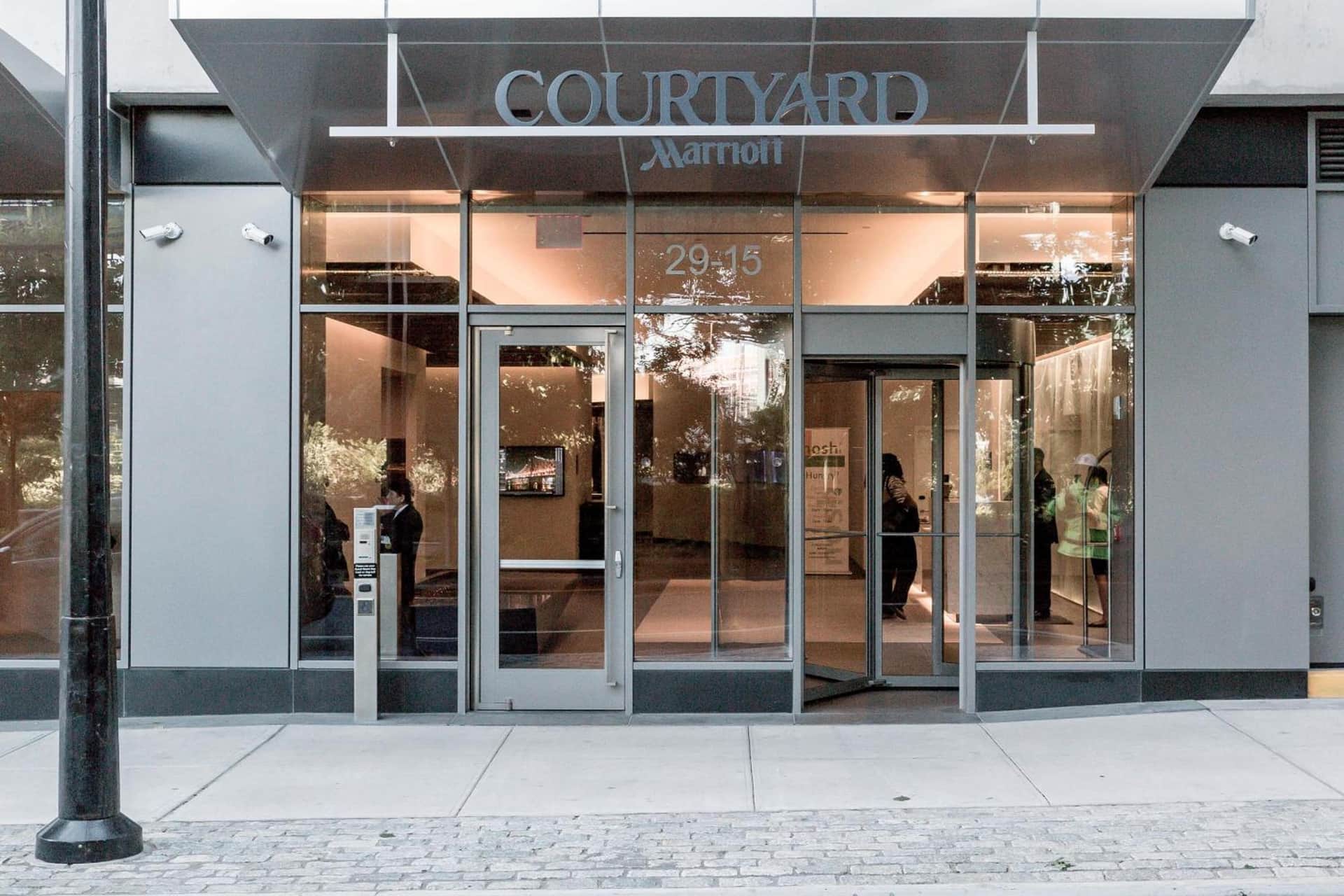 Courtyard Long Island City/New York Manhattan View