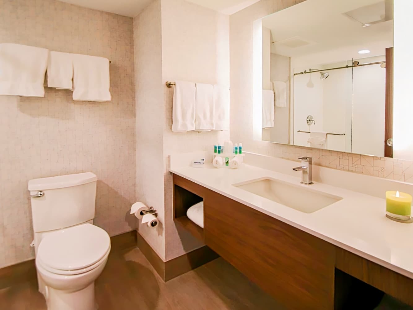 Holiday Inn Express & Suites Miami Airport and Intermodal Area