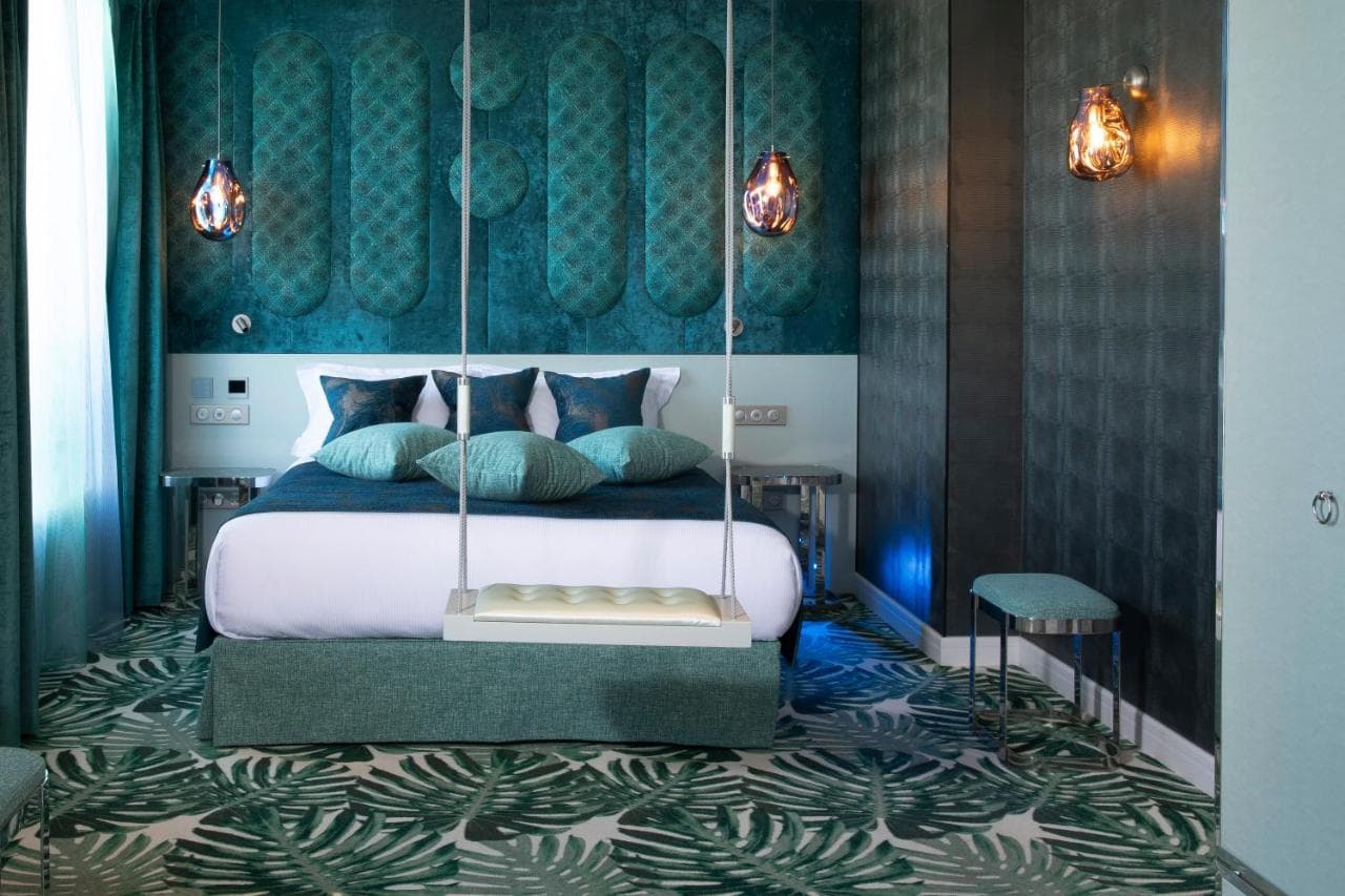 Love Hotel